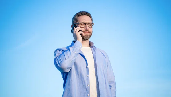Mobiel Signaal Man Praat Telefoon Man Aan Het Praten Smartphone — Stockfoto