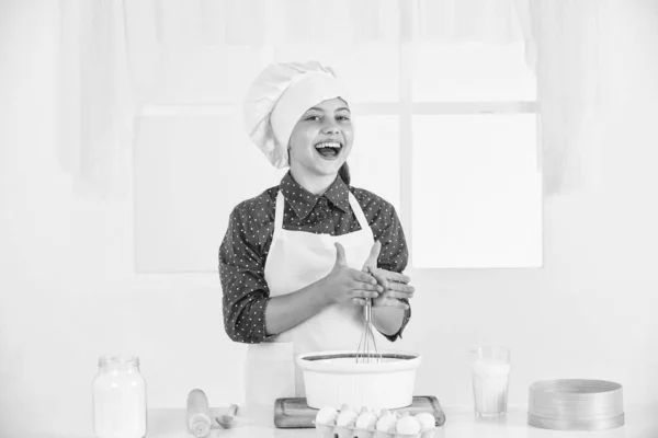 Serviço Amigável Comida Assada Infância Feliz Ingredientes Saudáveis Menina Adolescente — Fotografia de Stock