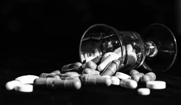 Gelatin Capsuless Tablets Pharmaceutical Drugs Fallen Glass Dark Background Pills — Stock Photo, Image