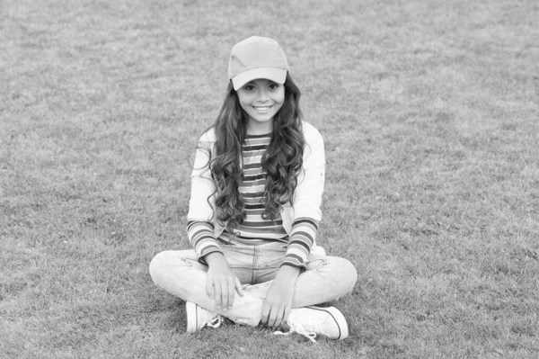 Happy School Age Female Child Smile Sitting Green Grass Girl — Stock fotografie