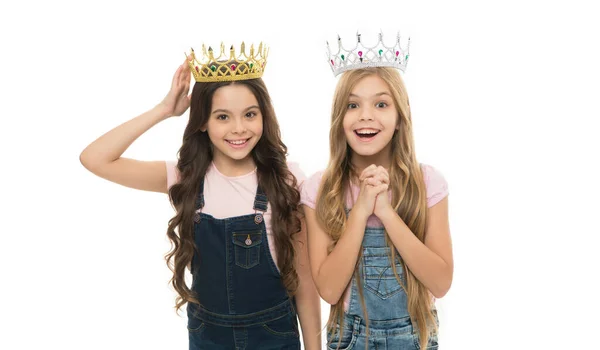 Concepto Liderazgo Las Chicas Usan Coronas Concepto Niños Mimados Princesa — Foto de Stock