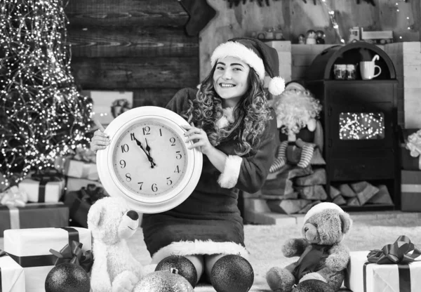 Женщина Наслаждается Рождеством Новым Годом Концепция Последней Минуты Красивая Девушка — стоковое фото