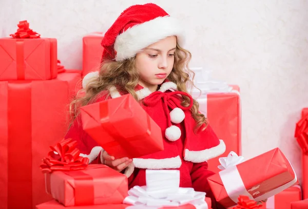 Tradição Férias Ano Novo Conceito Ajudante Pai Natal Explore Presentes — Fotografia de Stock