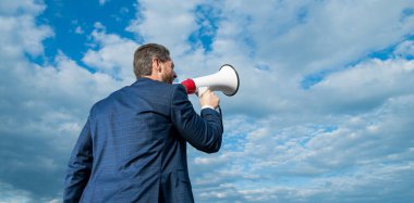 Arkaplanda hoparlörde işadamı uyarısının arka plan görüntüsü.