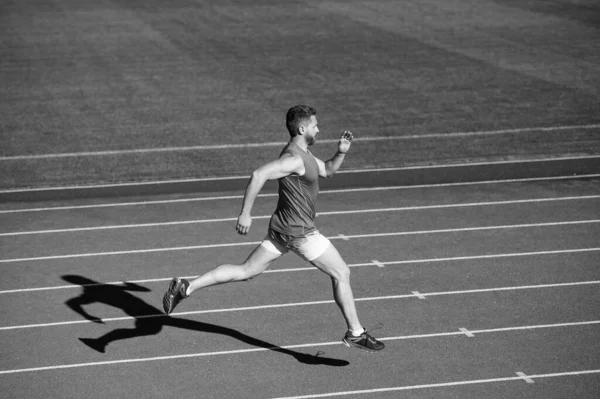 Outdoor Stadion Sprint Lichamelijke Training Atletische Jongen Rennen Uitdaging Concurrentie — Stockfoto