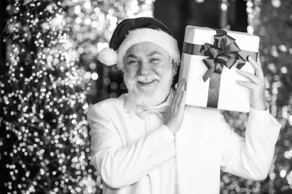 Gelukkige Kerstman Vreugdevol Heden Welbekend Verleden Opa Met Baard Viert — Stockfoto