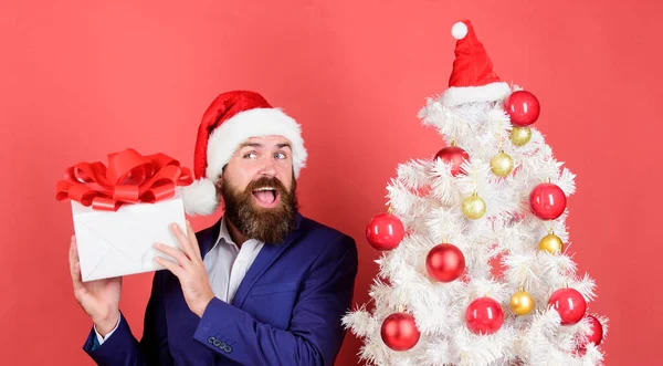 Frohe Feiertage Winterschlussverkauf Weihnachtseinkauf Bärtiger Mann Mit Weihnachtsmütze Neujahrsüberraschung Männer — Stockfoto