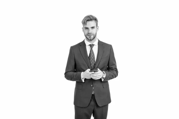 Säker Framgångsrik Affärsman Affärsliknande Kostym Chatta Online Med Hjälp Smartphone — Stockfoto