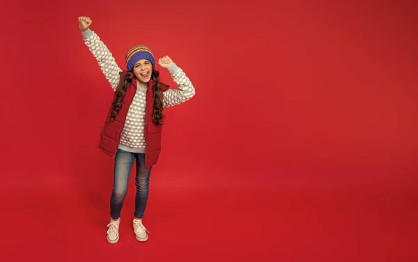 Happy Child Knitted Winter Hat Vest Red Background Copy Space — Stock fotografie