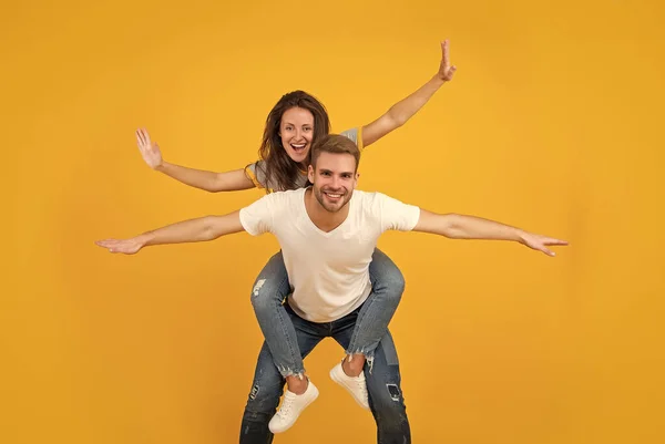 Happy Couple Love Girl Man Pretend Flying Doing Piggyback Ride — Photo