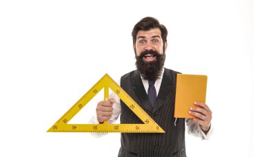 Geometri sende harikalar yaratıyor. Geometri öğretmeni derse hazır. Hippi üçgeni ve not defteri. Geometri dersi. Açıları ölçüyorum. Geometrik alet kullanılarak. Geometri şekillerin çalışmasıdır..