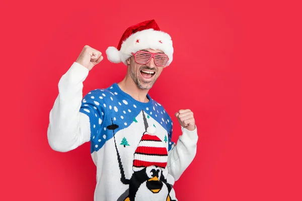 Feest Kerstvakantie Succesvolle Man Met Een Feestbril Kerstvakantie Man Vieren — Stockfoto