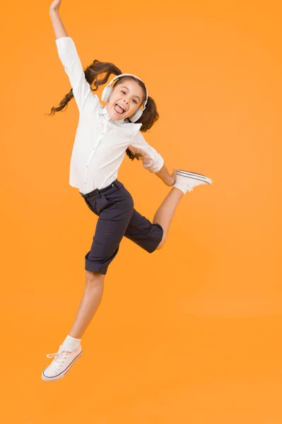 Танцюючий Урок Дитина Насолоджується Звучанням Музики Аудіошколи Домашнє Навчання Маленька — стокове фото
