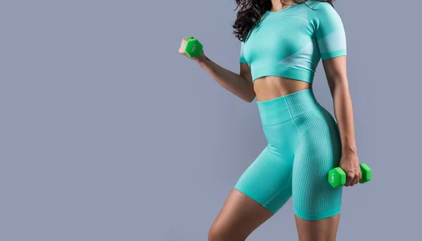 Visão Cortada Mulher Fitness Fazer Exercício Levantamento Peso Com Haltere — Fotografia de Stock