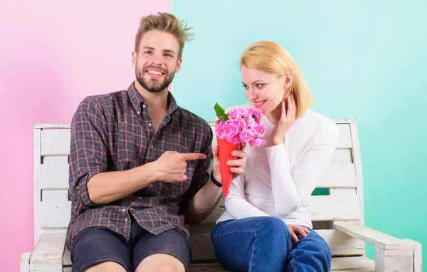 Blommor För Henne Bukett Favorit Blommor Man Ger Bukett Blommor — Stockfoto