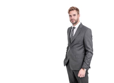 Ofis ve özel günler için mükemmel. Takım elbiseli yakışıklı adam beyaz giymişti. Resmi kıyafet. Şık bir tarz. Moda tarzı. Resmi kıyafet. Moda erkek giyim. Meşgul bir adam için uygun. Klasik donanma..