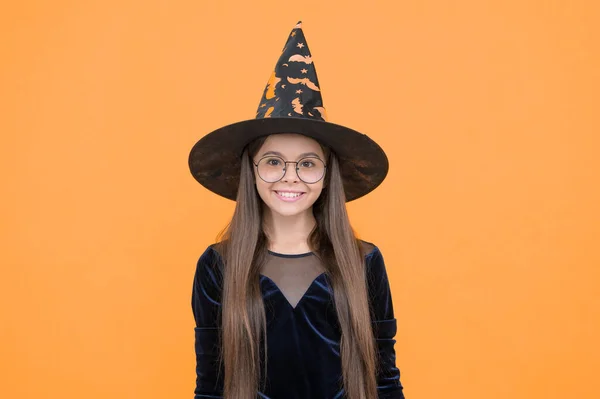 Tovenarij Halloween Heksenmeisje Gelukkige Jeugd Een Tienerkind Met Hoed Bril — Stockfoto
