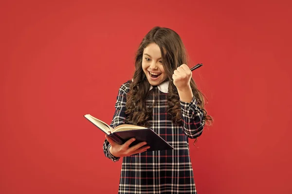 Glad Teen Girl Make Notes Red Background Study — Foto Stock