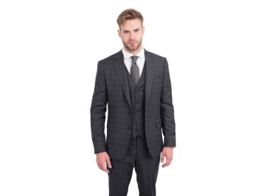 Profesyonel tavır ve akıllı görünüm. Takım elbiseli yakışıklı adam beyazın üzerinde izole edilmiş. Beyaz yaka çalışanı. Resmi moda tarzı. Profesyonel meslek ve kariyer. Profesyonel gibi giyinmek..