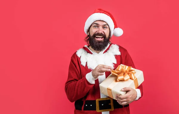 Felice Uomo Barbuto Costume Babbo Natale Celebrare Vacanza Invernale Natale — Foto Stock