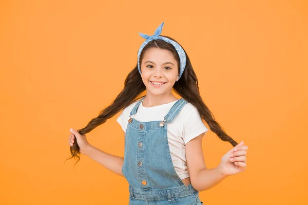 Retrato Criança Sorrindo Bonito Pronto Para Verão Menina Retro Fundo — Fotografia de Stock