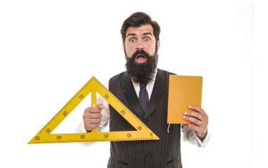 Okul dersi. Eğlenerek öğretmek. Okula dönelim. Okul dersleri. Bilim teknolojisi mühendisliği ve matematik. Ölçüm aracı. Sakallı öğretmen. Geometri öğretiyorum. Sakallı adam, cetvel kullan.