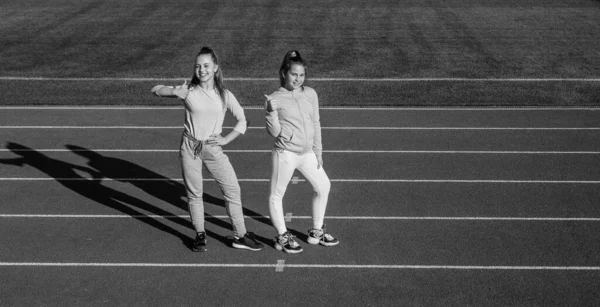 Happy Fit Teenage Girls Sportswear Show Thumbs Hand Gesture Standing — Stock Photo, Image