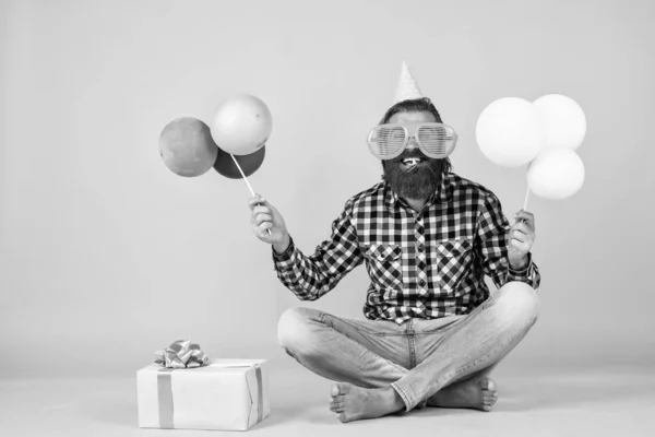 Chico Barbudo Guapo Feliz Con Cara Sin Afeitar Peinado Con — Foto de Stock