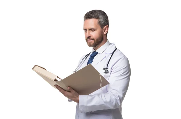 Γιατρός Φάκελο Γιατρός Απομονωμένος Στα Λευκά Γιατρός Διαβάσει Ιατρικό Αρχείο — Φωτογραφία Αρχείου