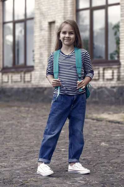 Tady Začíná Lepší Budoucnost Učení Šťastné Dítě Nosí Školní Tašku — Stock fotografie