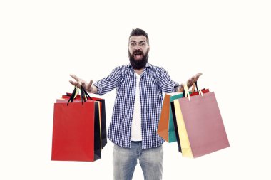 Tüketiciyi koruma yasaları hakları güvence altına adatır. Fuar ticaret rekabeti ve pazarda doğru bilgi. Güvenli alışveriş. Tüketiciyi koruma konsepti. Adam mutlu tüketici alışveriş çantaları tutun. Satın al ve sat.