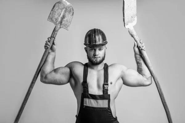 Mühendis Kıyafetli Kaslı Adam Mimar Koruyucu Başlık Tutucu Kürek Inşaat — Stok fotoğraf