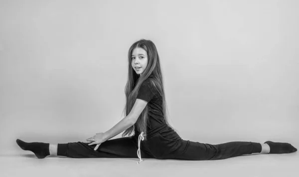 Flexível Teen Menina Sentar Divisão Estilo Vida Saudável Desporto Pilates — Fotografia de Stock