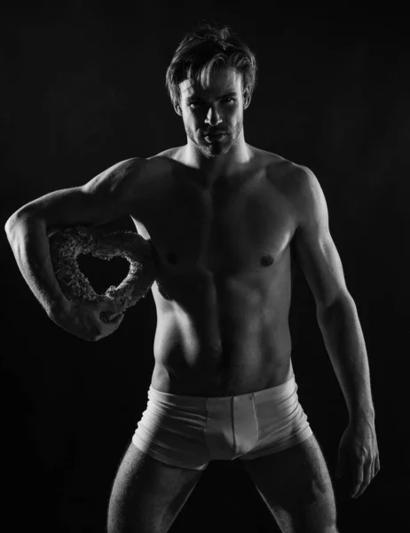 Sexy Macho Uomo Con Corpo Muscoloso Indossare Pantaloni Tenere Decorazione — Foto Stock