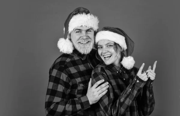 Compras Familiares Fiesta Navidad Pareja Enamorada Abrazándose Buen Humor Dos —  Fotos de Stock