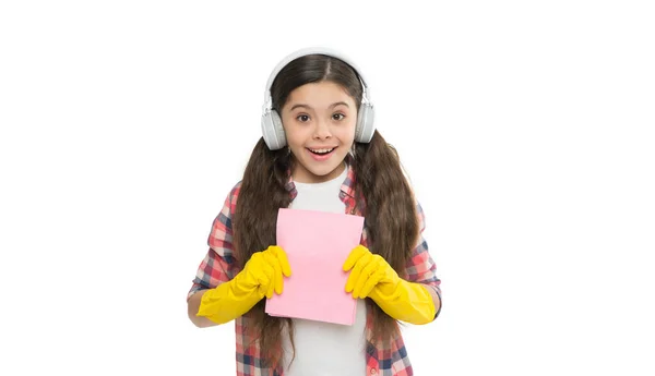 Vidám Háziasszony Kislány Fülhallgató Sárga Gumikesztyűben Boldog Vasárnapi Takarítást Zenét — Stock Fotó