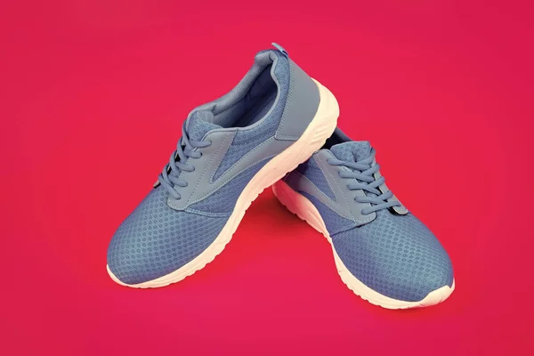 Schuhe Auf Rosa Hintergrund Schuhgeschäft Einkaufskonzept Schuhe Für Das Training — Stockfoto