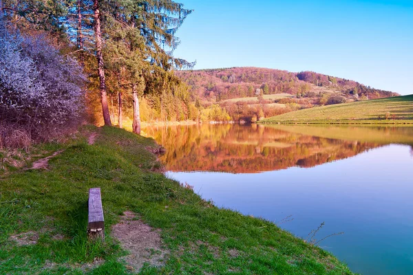 See bei Sonnenuntergang Stockbild