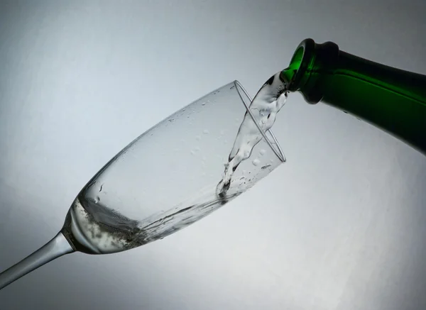 Flling glass with alcohol — Stock Photo, Image