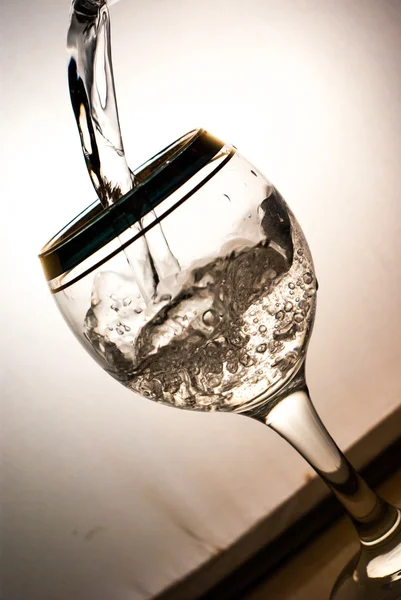 Flling glass with alcohol — Stock Photo, Image