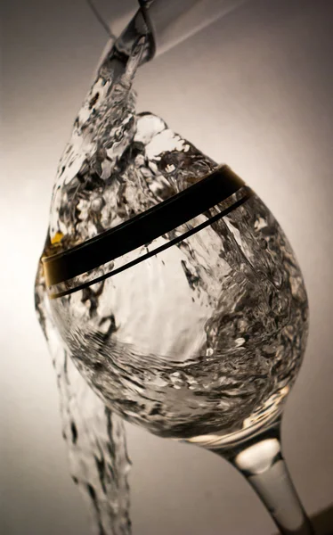 Flling vidro com álcool — Fotografia de Stock