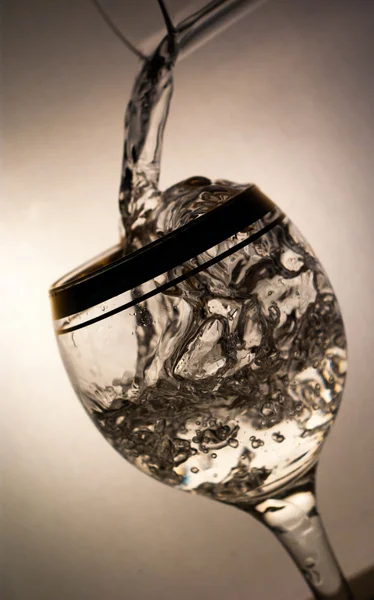Flling glas med alkohol — Stockfoto