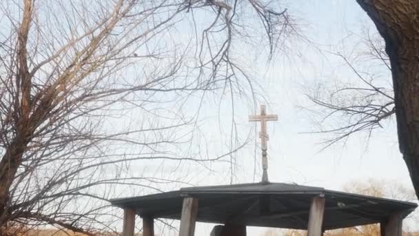 モルドバ チャル 06番 02番 2022年 湖岸にある正教会の教区 — ストック動画