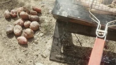 Fırında patates ve ızgarada tavuk bacağı..