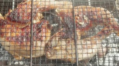 Kabuklu tavuk budu, patatesli sıcak kül..