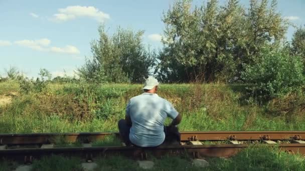 Traveler Puts His Laptop His Backpack Sits Relaxed Railroad Tracks — Stock Video