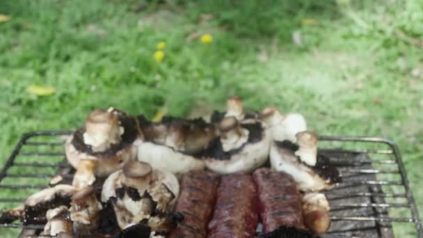 Grilled Champignon Mushrooms Next Meat Sausages Nature Close — Stock Video
