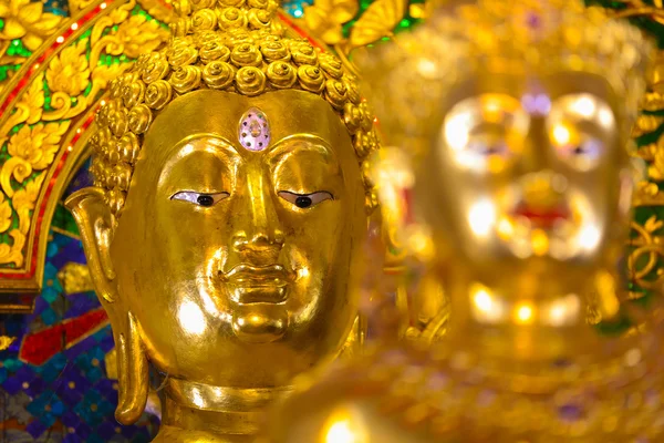 Schöner goldener Buddha — Stockfoto