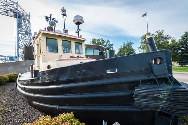 Boat in land — Stock Photo, Image