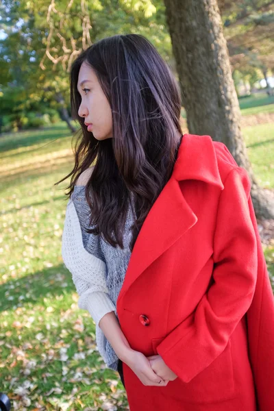 Mujer con abrigo — Foto de Stock